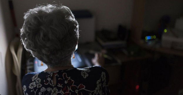 13 proc. samotnych seniorów powyżej 80 lat nigdy nie wychodzi z domu