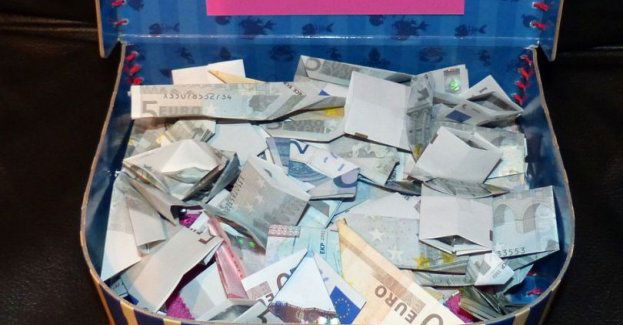 Ukrainka chciała przekroczyć granicę z euro i dolarami ukrytymi w walizce
