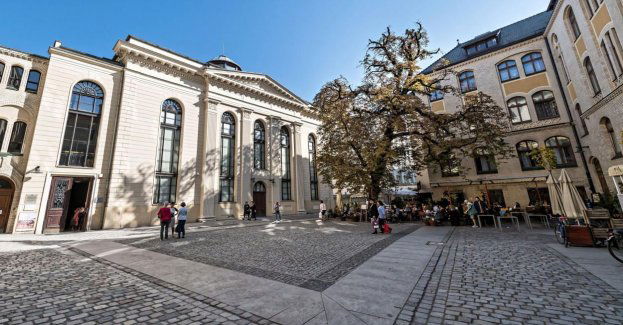 Zdewastowano fasadę Synagogi Pod Białym Bocianem