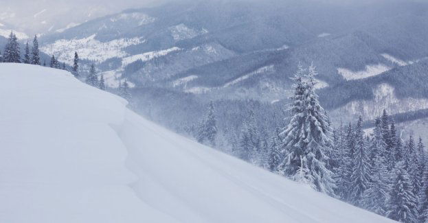 Trudne warunki na szlakach w Beskidach; wzmaga się wiatr