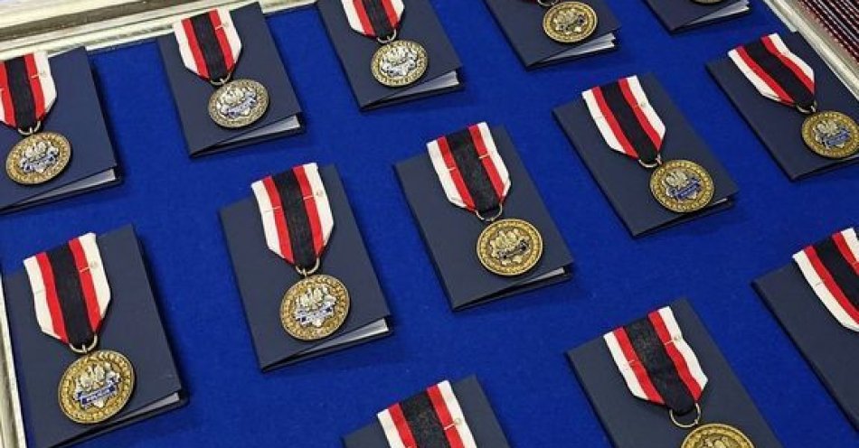 zdjęcie: Miliccy policjanci odznaczeni podczas obchodów Niepodległości / fot. KPP w Miliczu