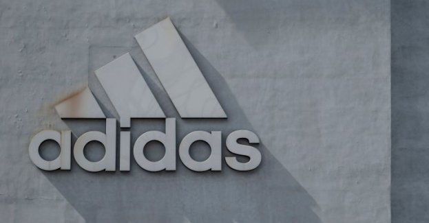 Buty Adidas wędrują już 74 lata