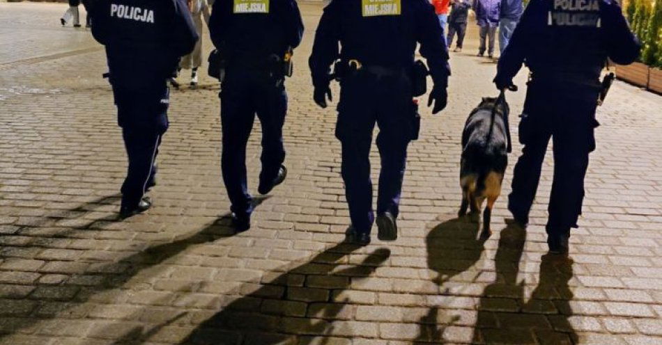 zdjęcie: Wzmożone patrole w centrum Krakowa podczas akcji Bezpieczne Miasto / fot. KMP w Krakowie