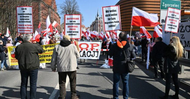 Protest przeciwko migrantom na przejściu granicznym w Zgorzelcu