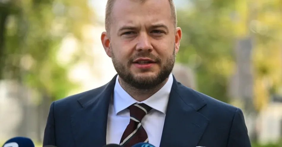 zdjęcie: Moskal: z Kralem rozmawiałem tylko raz, nie nawiązaliśmy współpracy / Warszawa, 11.08.2026. Poseł PiS Michał Moskal podczas konferencji prasowej przed Ministerstwem Spraw Wewnętrznych i Administracji w Warszawie, 11 bm. (sko) PAP/Piotr Nowak