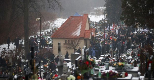 Ks. Isakowicz-Zaleski spoczął na cmentarzu parafialnym w Rudawie pod Krakowem