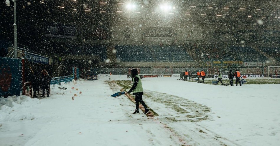 zdjęcie: Ekstraklasa piłkarska - zima w głównej roli, dwa mecze przełożone / fot. PAP