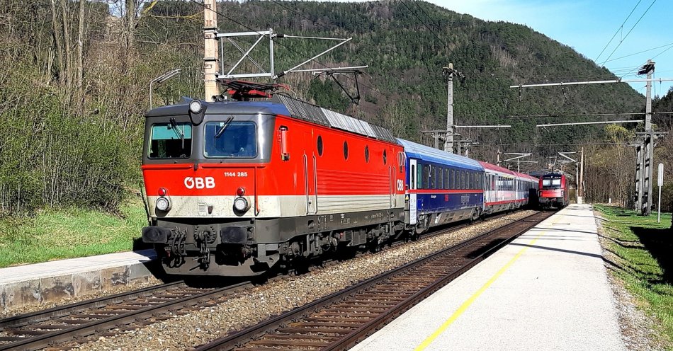 zdjęcie: Ruszyła modernizacja przystanków na trasie kolejowej między Tarnowem a Muszyną i Krynicą / pixabay/6202393