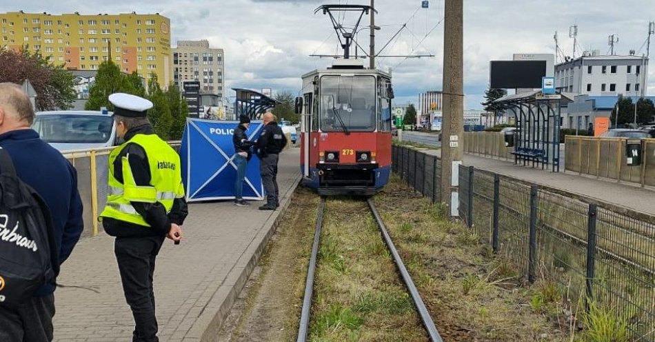 zdjęcie: Policjanci wyjaśniają okoliczności śmiertelnego wypadku / fot. KWP w Bydgoszczy
