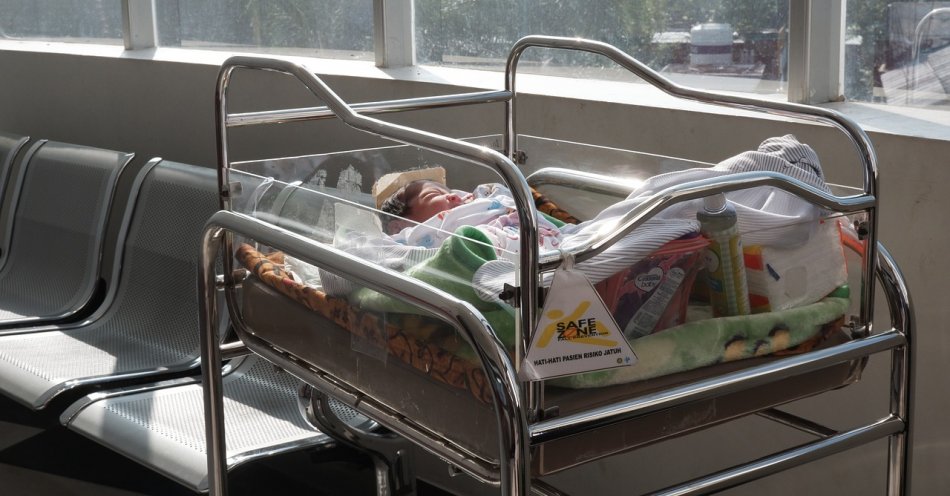 zdjęcie: Rzecznik Praw Pacjenta wszczął postępowanie po śmierci noworodka w szpitalu w Kościerzynie / pixabay/5534064