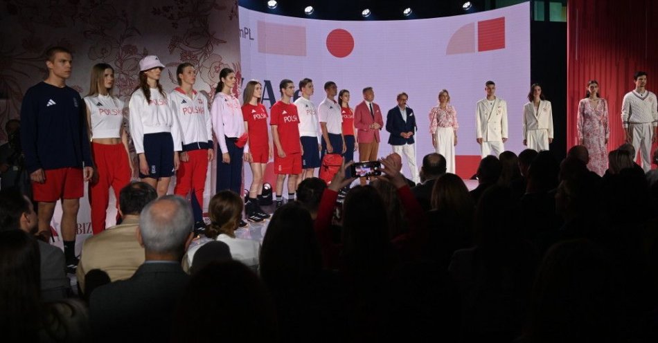 zdjęcie: PKOl zaprezentował stroje Polaków na ceremonię otwarcia igrzysk w Paryżu / fot. PAP