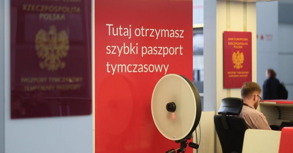 zdjęcie: Niemal 15 tys. paszportów tymczasowych wydano na Lotnisku Chopina w Warszawie / fot. PAP
