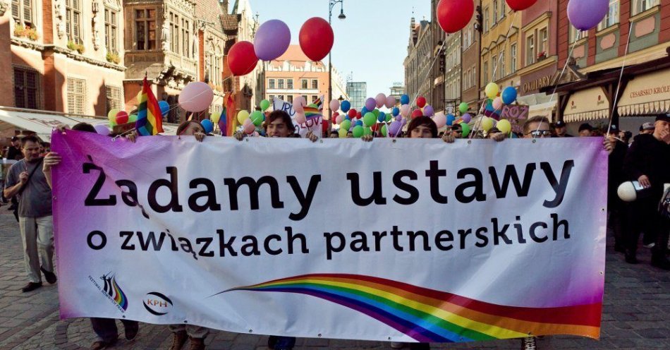 zdjęcie: Prawie dwie trzecie Polaków chce wprowadzenia związków partnerskich / fot. PAP