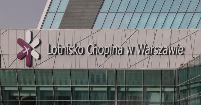 Warszawa: cudzoziemka na Lotnisku Chopina dostała mandat, miała na czole napis „bomba”