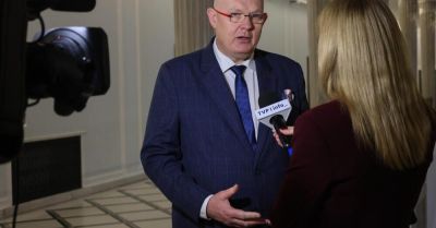 Gramatyka: atrybut ograniczy dostęp dzieci do platform społecznościowych