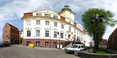 ul. Ratuszowa - Ratusz, Spichrze, zejście na błonia