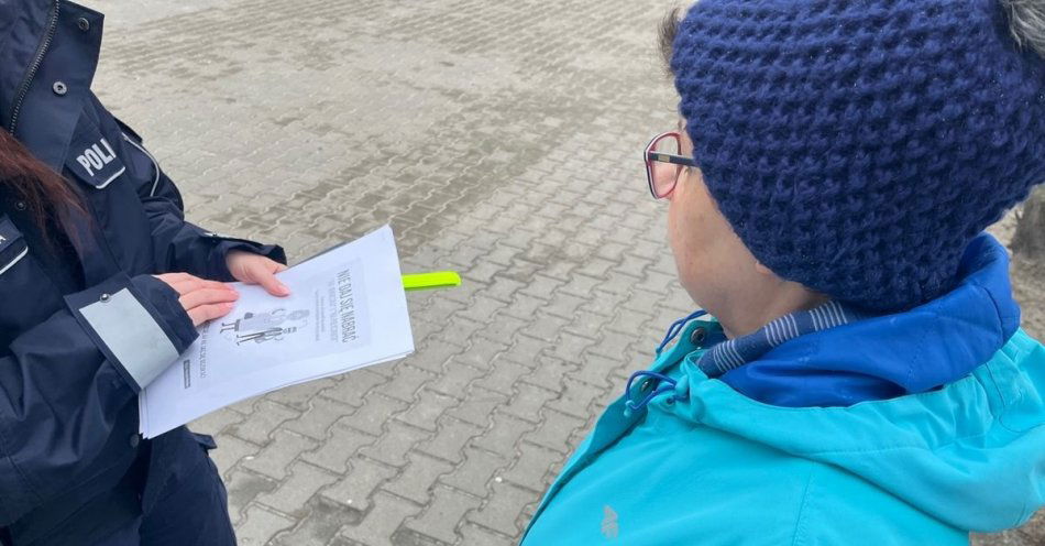zdjęcie: Profilatyka z mieszkańcami / fot. KPP Środa Wielkopolska