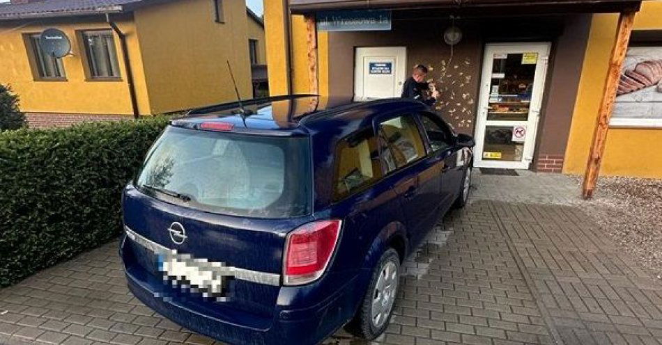 zdjęcie: Pijany wjechał w ścianę budynku sklepu / fot. KPP w Ostródzie