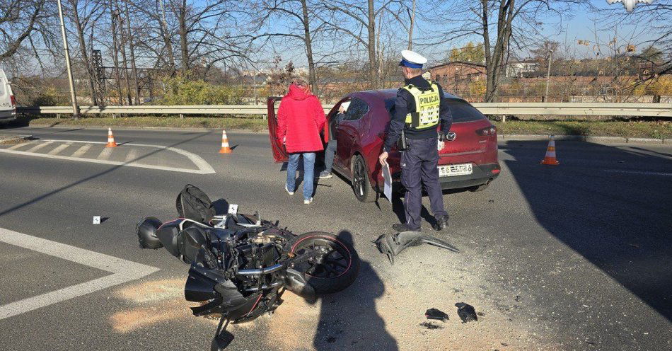 zdjęcie: Motocyklista ranny po zderzeniu z mazdą w Mysłowicach / fot. KMP w Mysłowicach