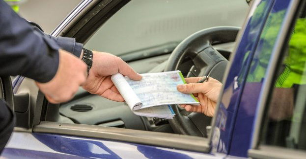 Wyższa prędkość- większe zagrożenie na drodze. Policjanci drogówki zatrzymali prawo jazdy kierującemu