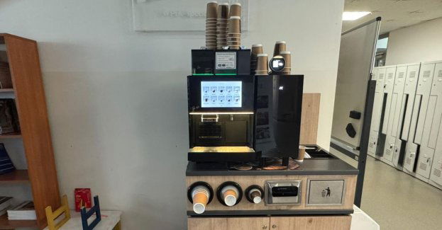 Komu przeszkadza kawa w automatach i dlaczego Polacy płacą tak dużo za plastikowe kubki? Rada Przedsiębiorców apeluje o rozsądek i zmiany w prawie