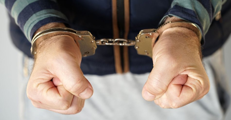 zdjęcie: 31-latek odpowie za seksualne wykorzystanie dziewczynki w publicznej toalecie / v69184507