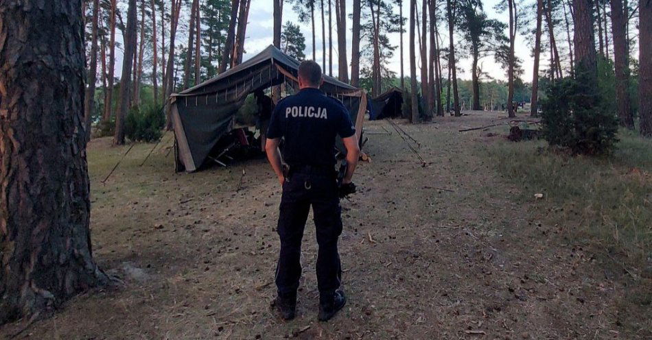 zdjęcie: Koronowscy policjanci w trosce o obozowiczów / fot. KWP w Bydgoszczy