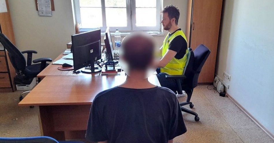 zdjęcie: Okradał miejscowe sklepy. Najczęściej hurtowo kradł słodycze / fot. KPP w Lęborku