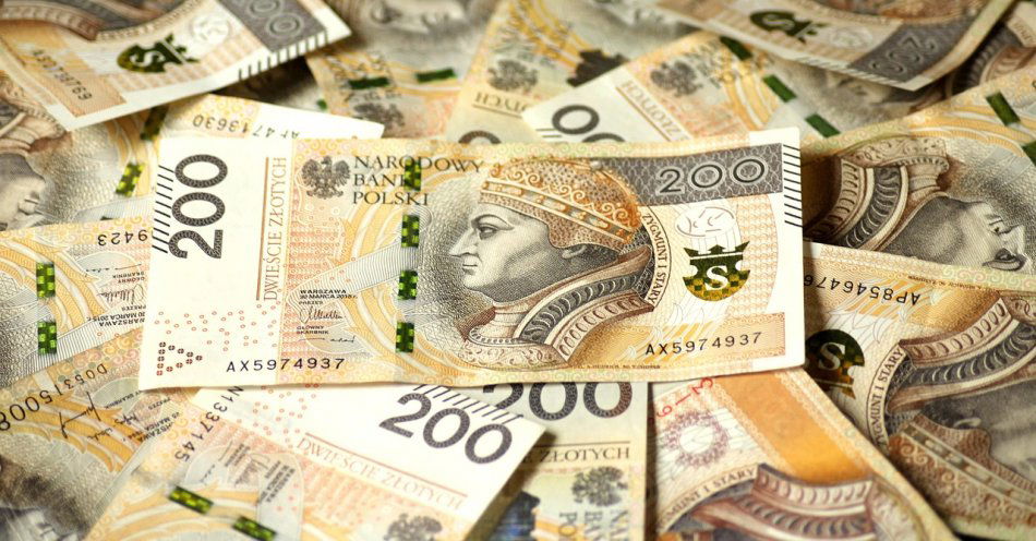 zdjęcie: Nietrzeźwy zapłacił w sklepie souvenirem przypominającym banknot 200 zł. Został zatrzymany / pixabay/4122079