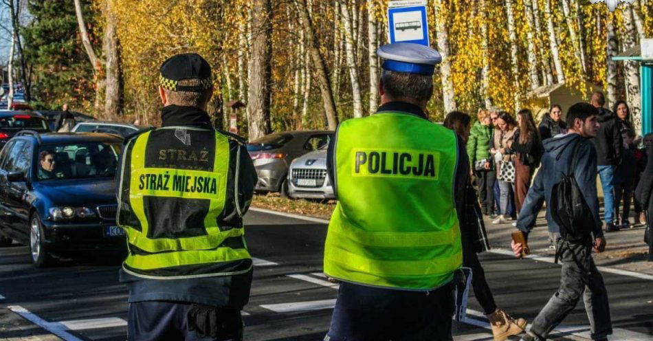 zdjęcie: Ruch w Jaworznie na Wszystkich Świętych: ograniczenia i zalecenia / fot. KMP w Jaworznie