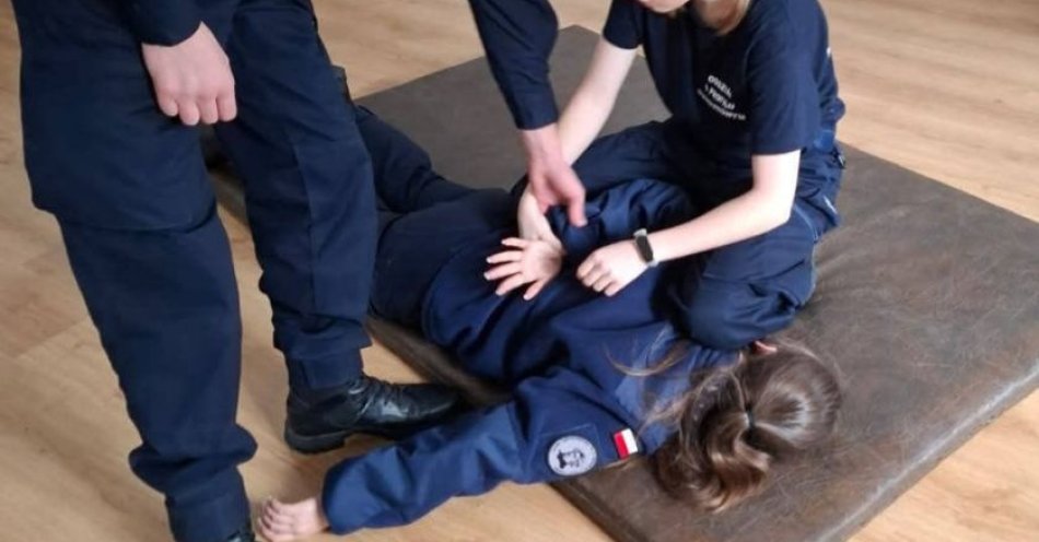 zdjęcie: Młodzi mundurowi ćwiczyli taktykę interwencji / fot. KPP Opole Lubelskie