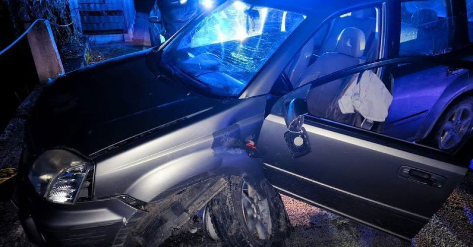 zdjęcie: Uciekał przed policjantami, bo był pijany i kierował wbrew zakazom sądowym, w tym dożywotnim. Został zatrzymany, a teraz za swoje czyny odpowie przed / fot. KMP w Jeleniej Górze
