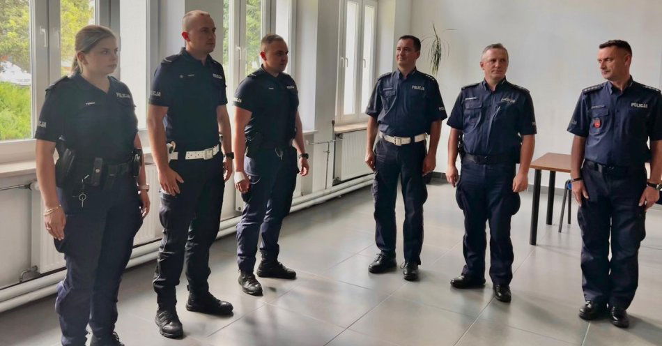 zdjęcie: Troje policjantów otrzymało akty mianowania na wyższe stopnie służbowe / fot. KPP Krasnystaw