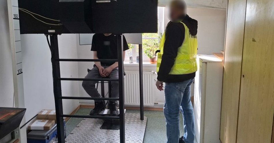 zdjęcie: Poszukiwany do odbycia kary pozbawienia wolności i podejrzewany o kradzieże 25-latek ukrywał się przed Policją. Wczoraj został zatrzymany. / fot. KPP w Lęborku