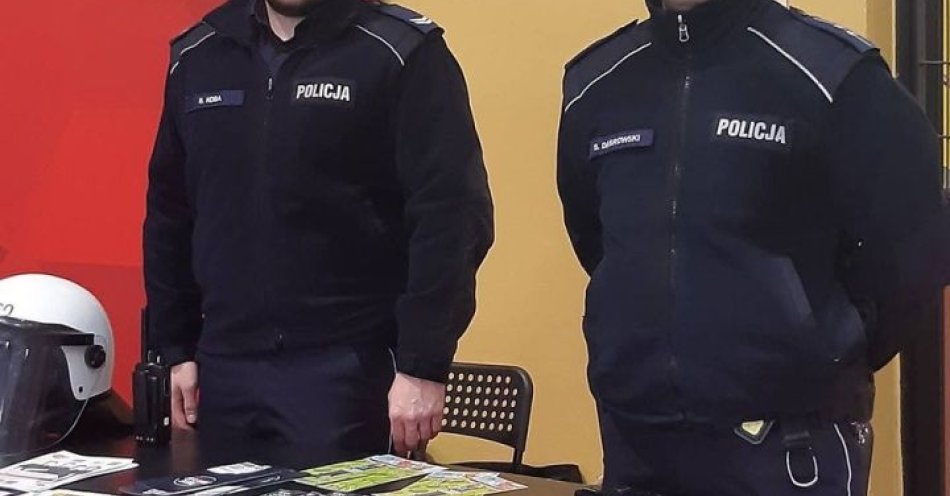 zdjęcie: Policjanci promowali bezpieczeństwo podczas zawodów młodzieżowych / fot. KPP Włoszczowa