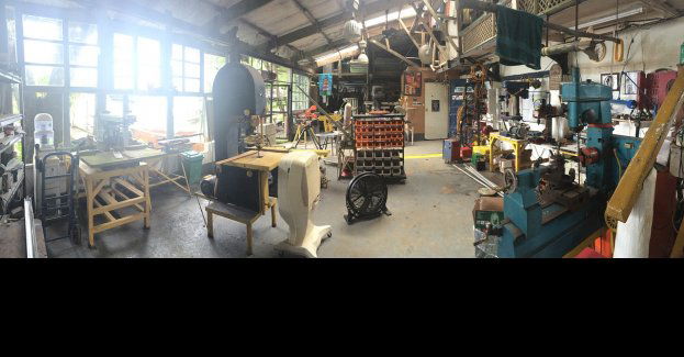 Strażacy gasili pożar zakładu ślusarskiego i hali magazynowej