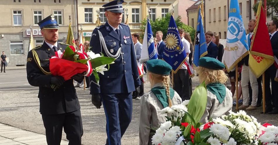 zdjęcie: Obchody rocznicy uchwalenia Konstytucji 3 Maja w Mogilnie / fot. KPP Mogilno