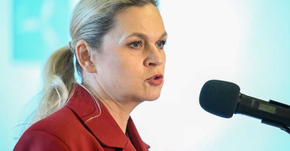 zdjęcie: Szefowa MEN: edukacja zdrowotna będzie obowiązkowa, oprócz wiedzy seksualnej / Lębork, 19.03.2026. Minister edukacji Barbara Nowacka podczas przemówienia w Starostwie Powiatowym w Lęborku, 19 bm.  (ad) PAP/Andrzej Jackowski