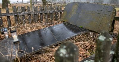 W Ugłach na Wołyniu znaleziono pierwsze szczątki ludzkie. Według mieszkańców to nie mogiła Polaków