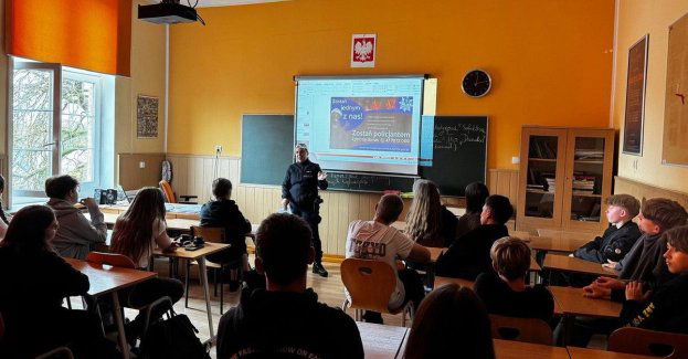 Dzielnicowa zachęca młodzież do służby w Policji