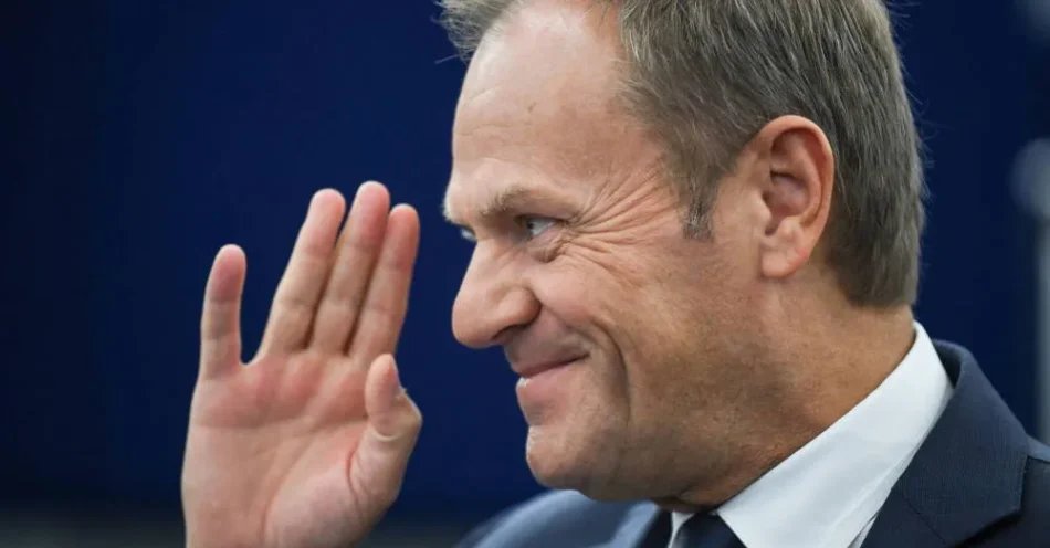 zdjęcie: Premier Tusk weźmie udział w tegorocznym Campusie Polska Przyszłości / Przewodniczący Rady Europejskiej Donald Tusk macha podczas debaty na temat ostatniego szczytu UE i Brexitu w Parlamencie Europejskim w Strasburgu we Francji, 22 października 2019. EPA/PATRICK SEEGER Dostawca: PAP/EPA.