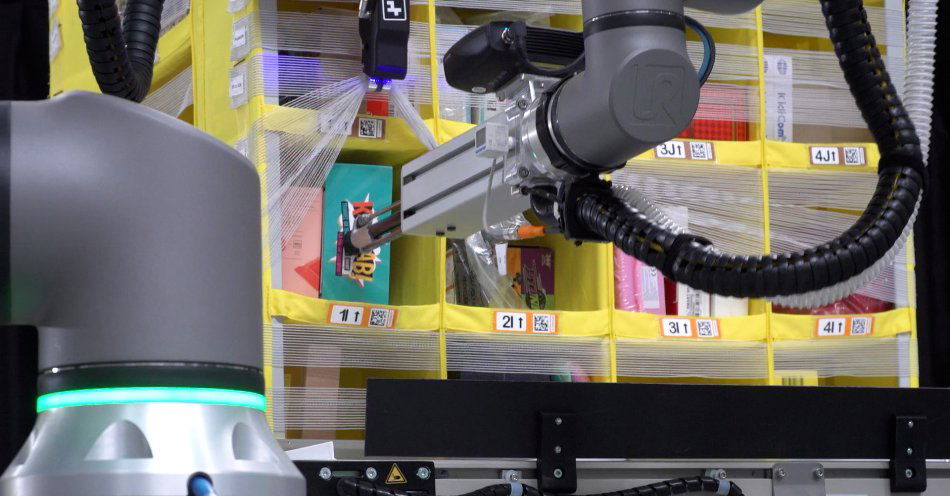zdjęcie: W Amazon pracuje ponad 750 tys. robotów. Najnowszy jest wyposażony w zmysł dotyku / fot. Newseria