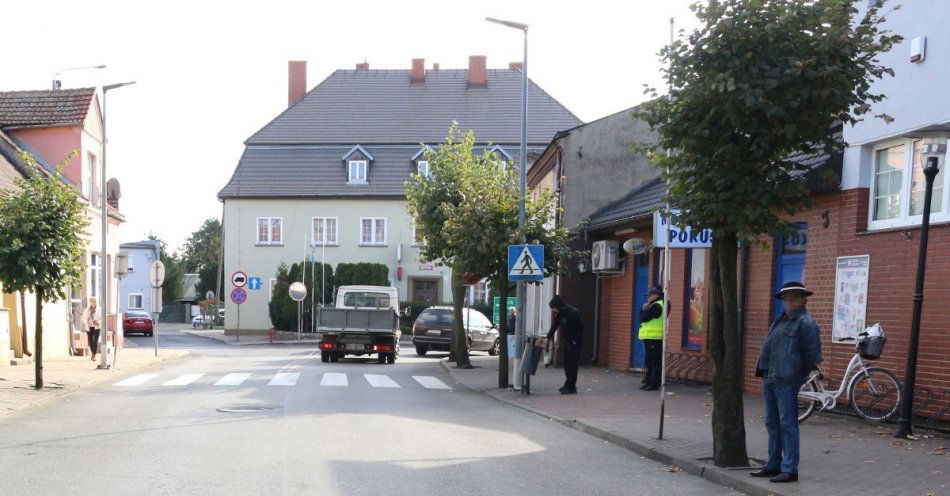 zdjęcie: Policjanci wyjaśniają okoliczności wypadku w Janowcu Wielkopolskim / fot. KPP w Żninie