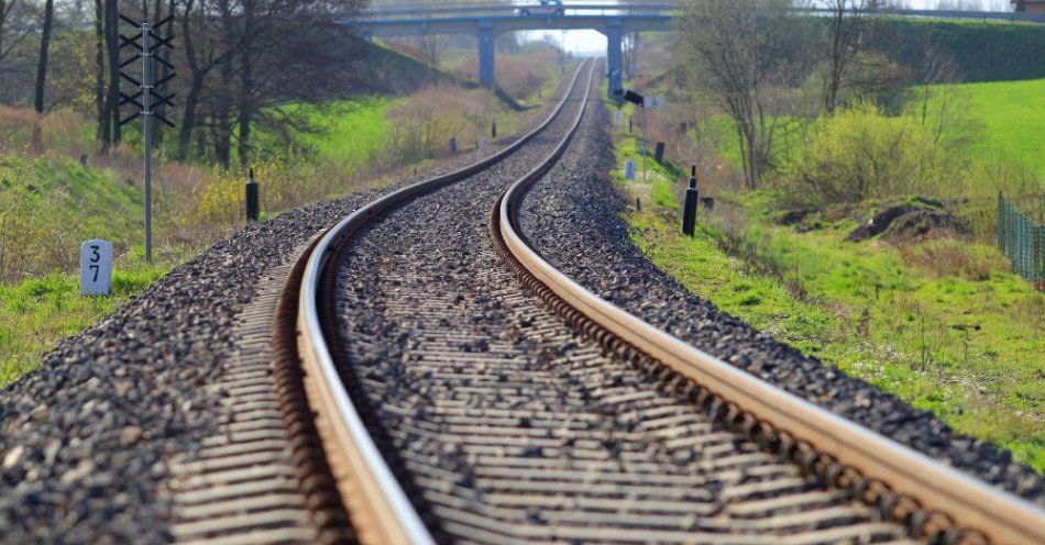 zdjęcie: Stopień alarmowy CHARLIE na obszarach linii kolejowych będzie obowiązywał do 28 lutego 2026 r. / Olsztyn, 14.04.2014. 
Linia kolejowa Olsztyn- Szczytno- lotnisko Szymany 
PAP/Tomasz Waszczuk