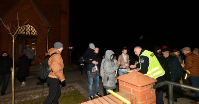 Policja przypomina o odblaskach podczas rorat w Lipuszu