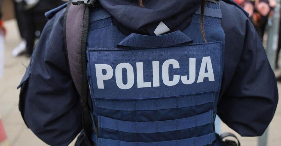 zdjęcie: MSWiA: w ciągu dwóch lat dwukrotnie wzrosła liczba chętnych do pracy w policji / Warszawa, 26.03.2026. Policja na miejscu ogólnopolskiego protestu poświęconego ochronie praw zwierząt, pod hasłem 