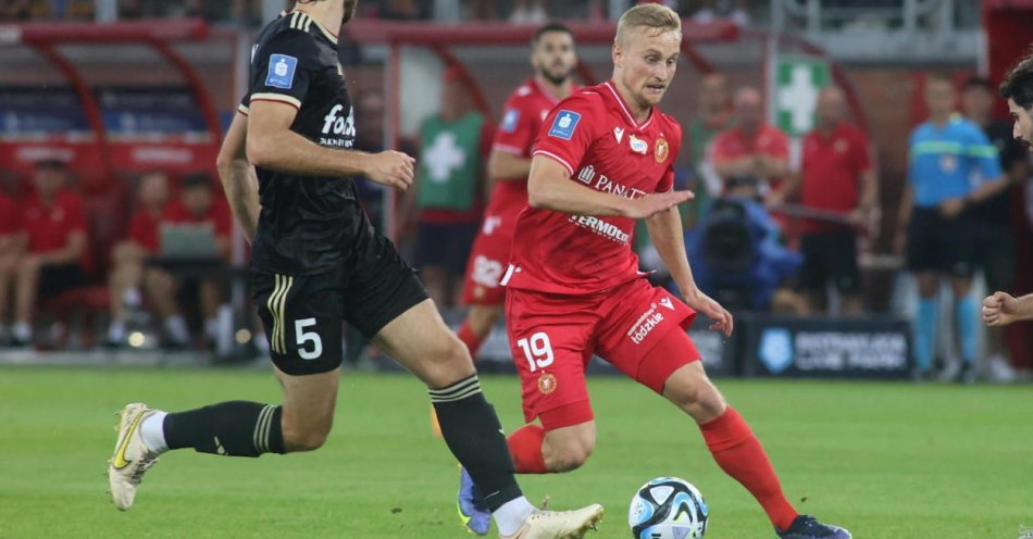 zdjęcie: Ekstraklasa piłkarska - derby Łodzi dla Widzewa, porażka mistrza / fot. PAP