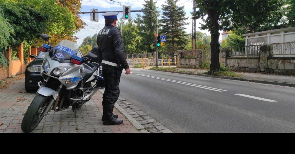 zdjęcie: Wakacyjna lustracja dróg w rejonie szkół / fot. KPP w Świdnicy