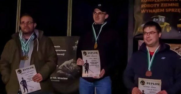 Dzielnicowy z Jawora triumfuje w zawodach pistoletowych