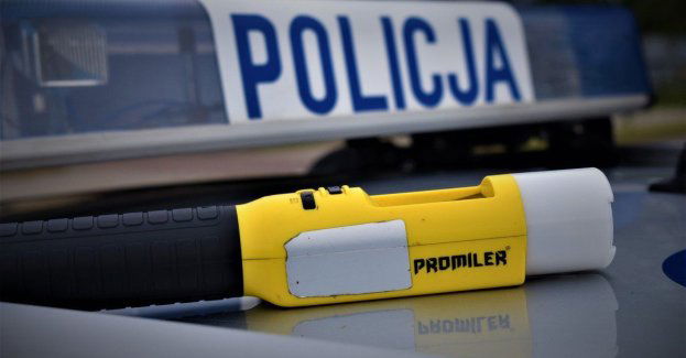 Policjantka w drodze na służbę uniemożliwiła dalsza jazdę nietrzeźwemu kierowcy